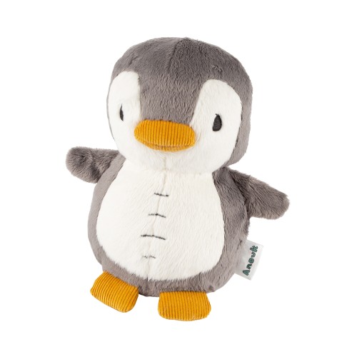 anouk-pinebumm-cuddling-penguin.jpeg