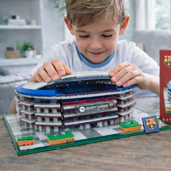pol_pl_Klocki-Stadion-Camp-Nou-FC-Barcelona-Neko-Zestaw-Konstrukcyjny-2563-elementow-1104_13.jpg