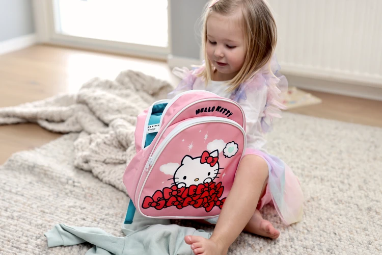 I-70000700-Hello-Kitty-backpack-2.jpg