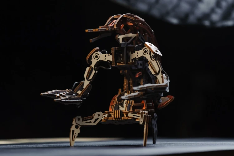 Droideka-Star-Wars-8-ruchomy-model-3D-do-skladania-Ugears.webp