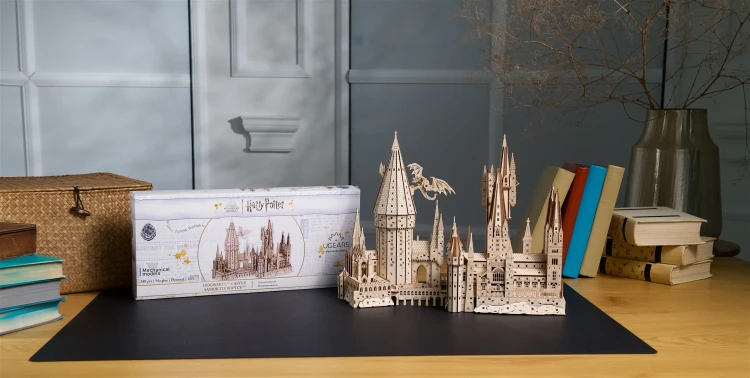 Zamek-Hogwart-d89rewniane-puzzle-3d-Ugears.webp