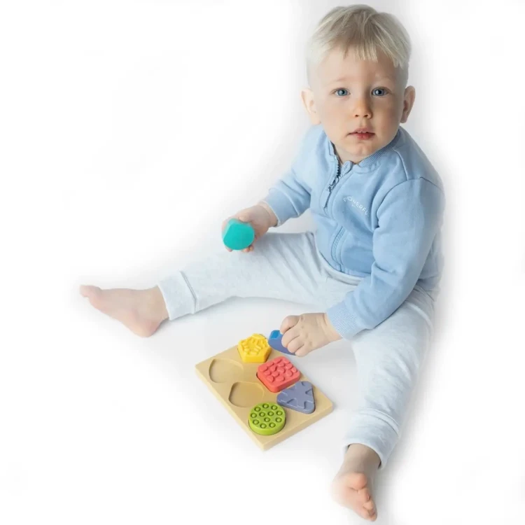 pol_pl_Sensoryczne-puzzle-ksztalty-kontrastowe-Moms-Care-6m-1385_2.webp