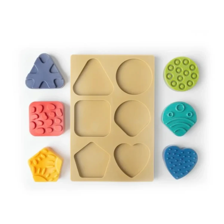 pol_pl_Sensoryczne-puzzle-ksztalty-kontrastowe-Moms-Care-6m-1385_3.webp