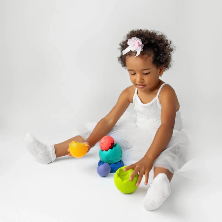 pol_pl_Pastelowa-piramida-sensoryczna-6-elementow-Moms-Care-6m-1404_5.webp