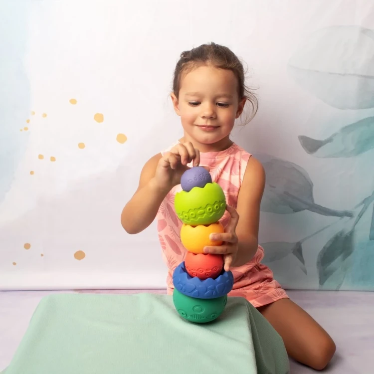 pol_pl_Pastelowa-piramida-sensoryczna-6-elementow-Moms-Care-6m-1404_7.webp