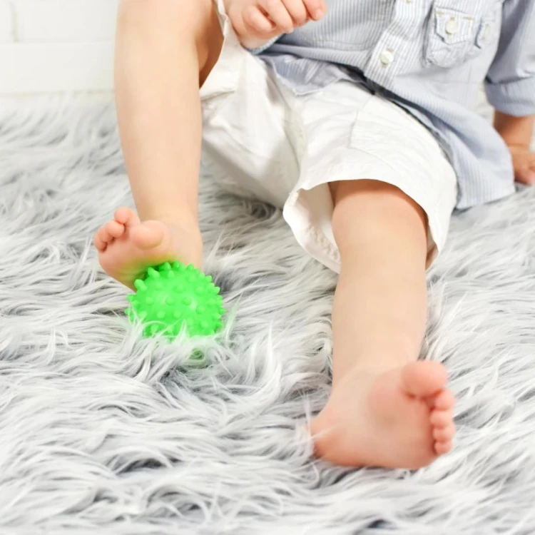 pol_pl_Pileczki-sensoryczne-jezyki-3-szt-od-6-mies-Moms-Care-1405_2.webp
