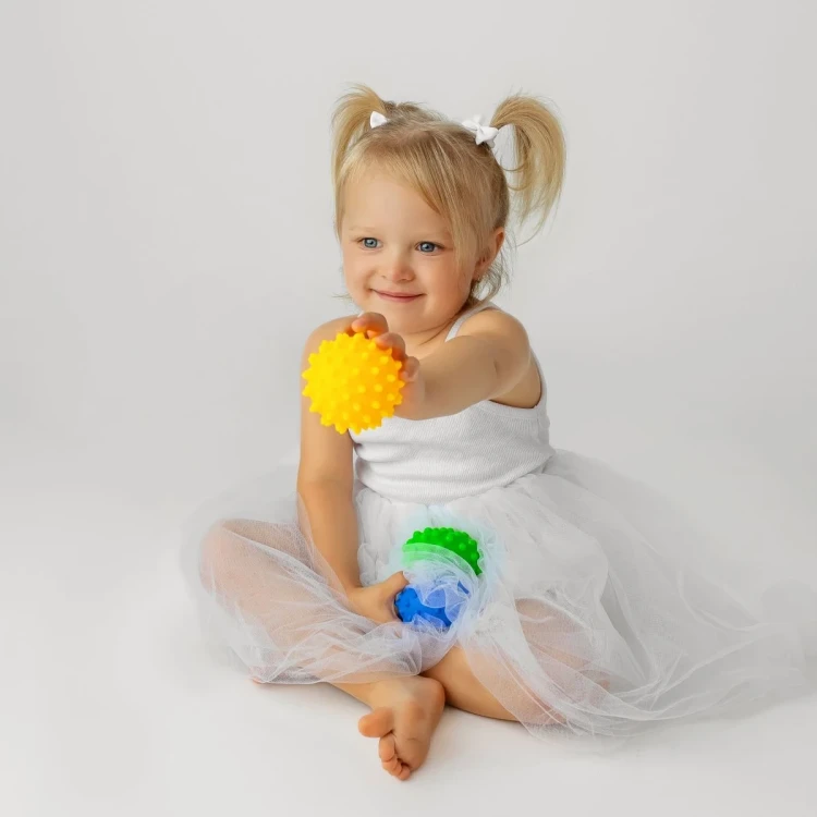 pol_pl_Pileczki-sensoryczne-jezyki-3-szt-od-6-mies-Moms-Care-1405_4.webp