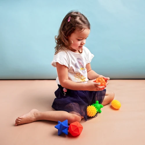 pol_pl_Pileczki-sensoryczne-Sensorky-6-szt-Moms-Care-od-6-m-cy-1407_1.webp