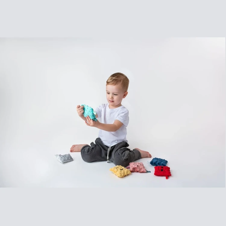 pol_pl_Woreczki-sensoryczne-Emocje-6-szt-Moms-Care-12m-1409_7.webp