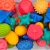 pol_pl_Sensoryczne-pileczki-zestaw-edukacyjny-45-elementow-6m-Moms-Care-1433_6.webp