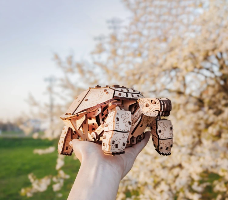 Drewniana-figurka-Zolw--8mechaniczne-puzzle-3d.webp