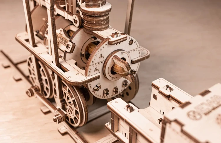 Model-kolejki-Locomotion--7-drewniane-mechaniczne-puzzle-3D.webp