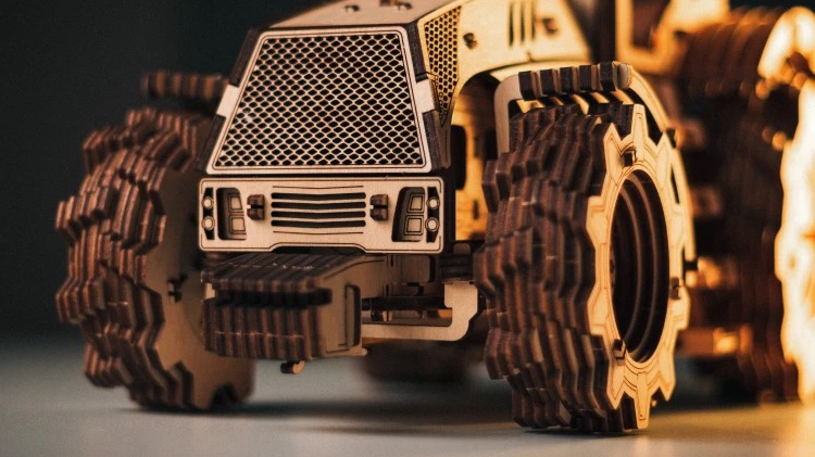 Traktor-8--drewniane,-mechaniczne-puzzle-3D.webp