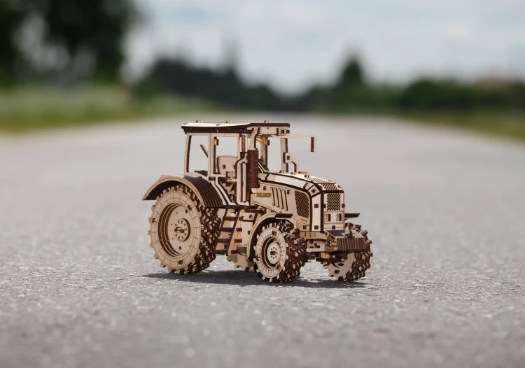 Traktor-BELARUS-2022-7-drewniane,-mechaniczne-puzzle-3D.webp