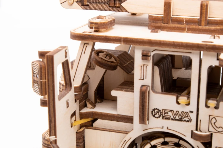 Woz-strazacki--6-drewniane,-mechaniczne-puzzle-3D.webp