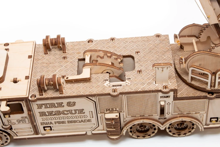 Woz-strazacki-4--drewniane,-mechaniczne-puzzle-3D.webp