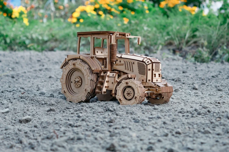 Traktor-BELARUS-2022-8-drewniane,-mechaniczne-puzzle-3D.webp