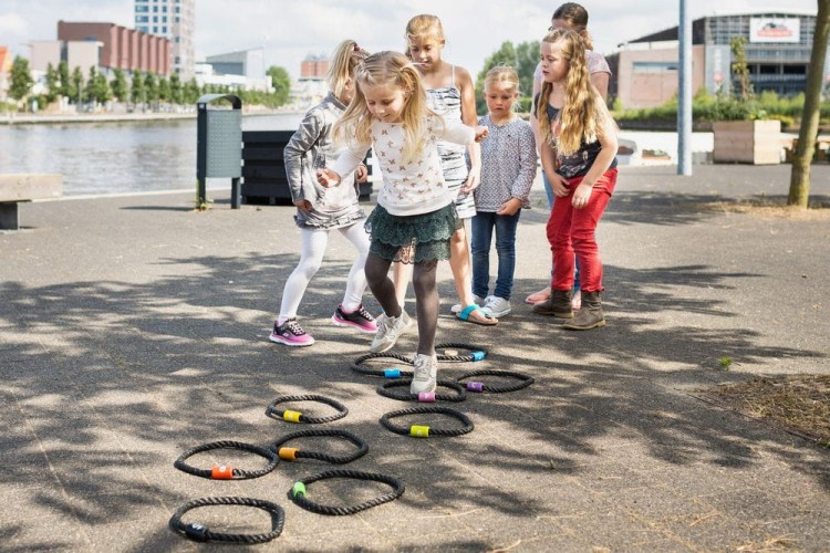 Hop Scotch Gra w klasy BUITEN SPEEL
